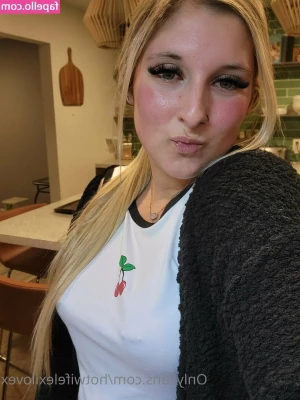 hotwifelexilovex [ hotwifelexilovex-1 ] - "Have you ever imagined a secret rendezvous in a luxurious hotel