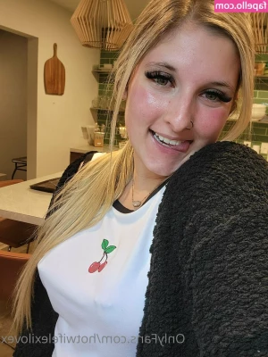 hotwifelexilovex [ hotwifelexilovex-1 ] - Thank you all for sticking around through my stagnant stage  Get