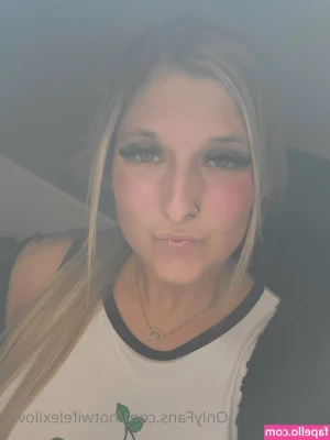 hotwifelexilovex [ hotwifelexilovex-1 ] - I m safe