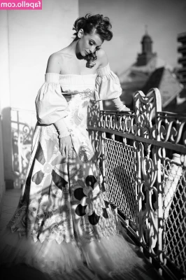 Vica Kerekes [ vica-kerekes ] - Yellow is my favorite color   What is yours  Send me ur fav color in