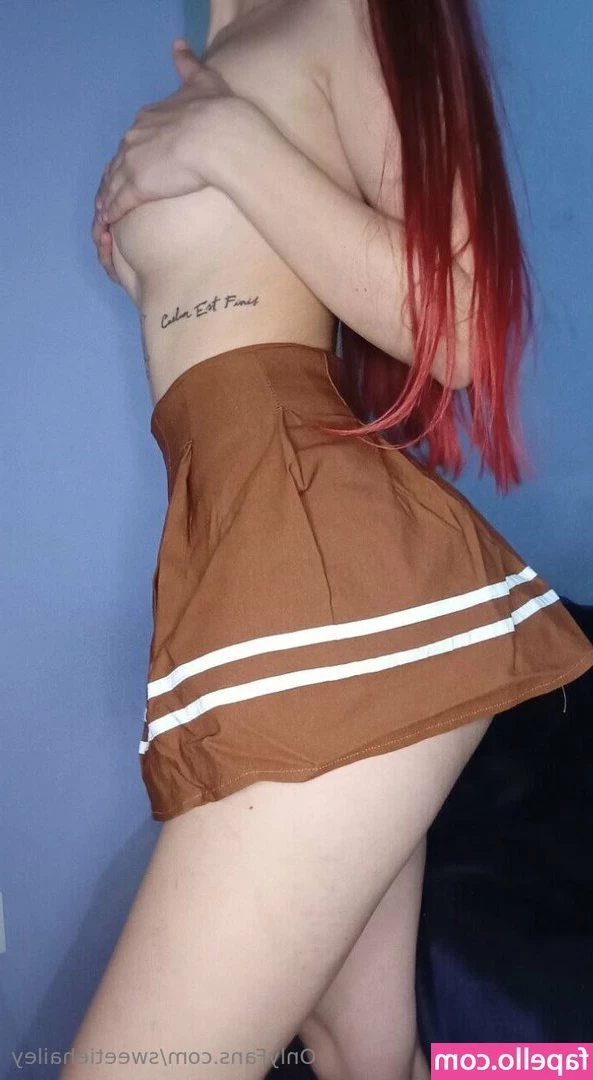 sweetiehailey - Anyone want to smell? 🙄