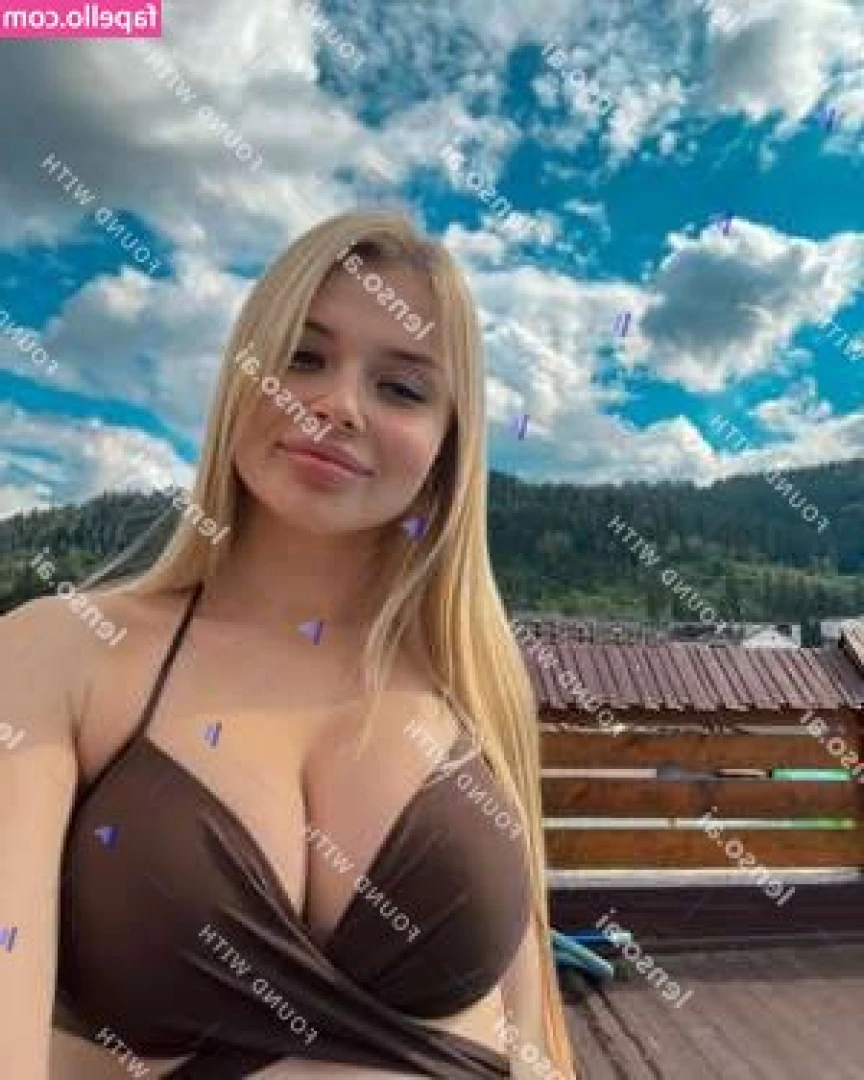 Flexi Emma [ flexi-emma ] - Out on the trails with nothing but my phone and flip flops  Stroking