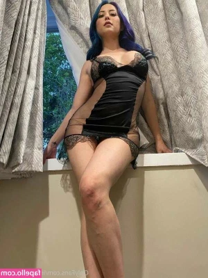 Eve Marlowe [ eve-marlowe ] - I have to sit on my heels, but could have...😉