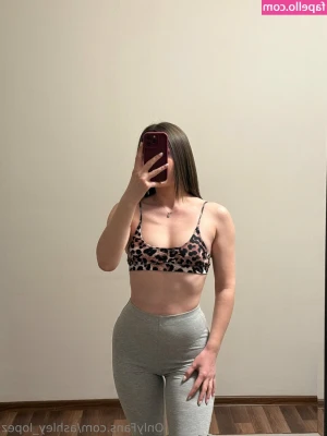 Ashley_Lopez [ ashley-lopez ] - Did a little time traveling to the 90's  Like my skirt?