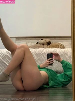 Ashley_Lopez [ ashley-lopez ] - I love rolling my ass for you
