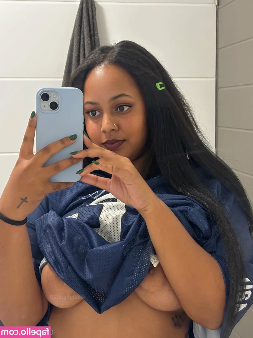 onlyliyah29 [ onlyliyah29-2 ] - Photo dump    These pics didn t fit in my set  but I thought they