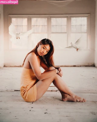 Isis Chu [ isis-chu ] - I like to relax by the sea because I can show all my dignity of my