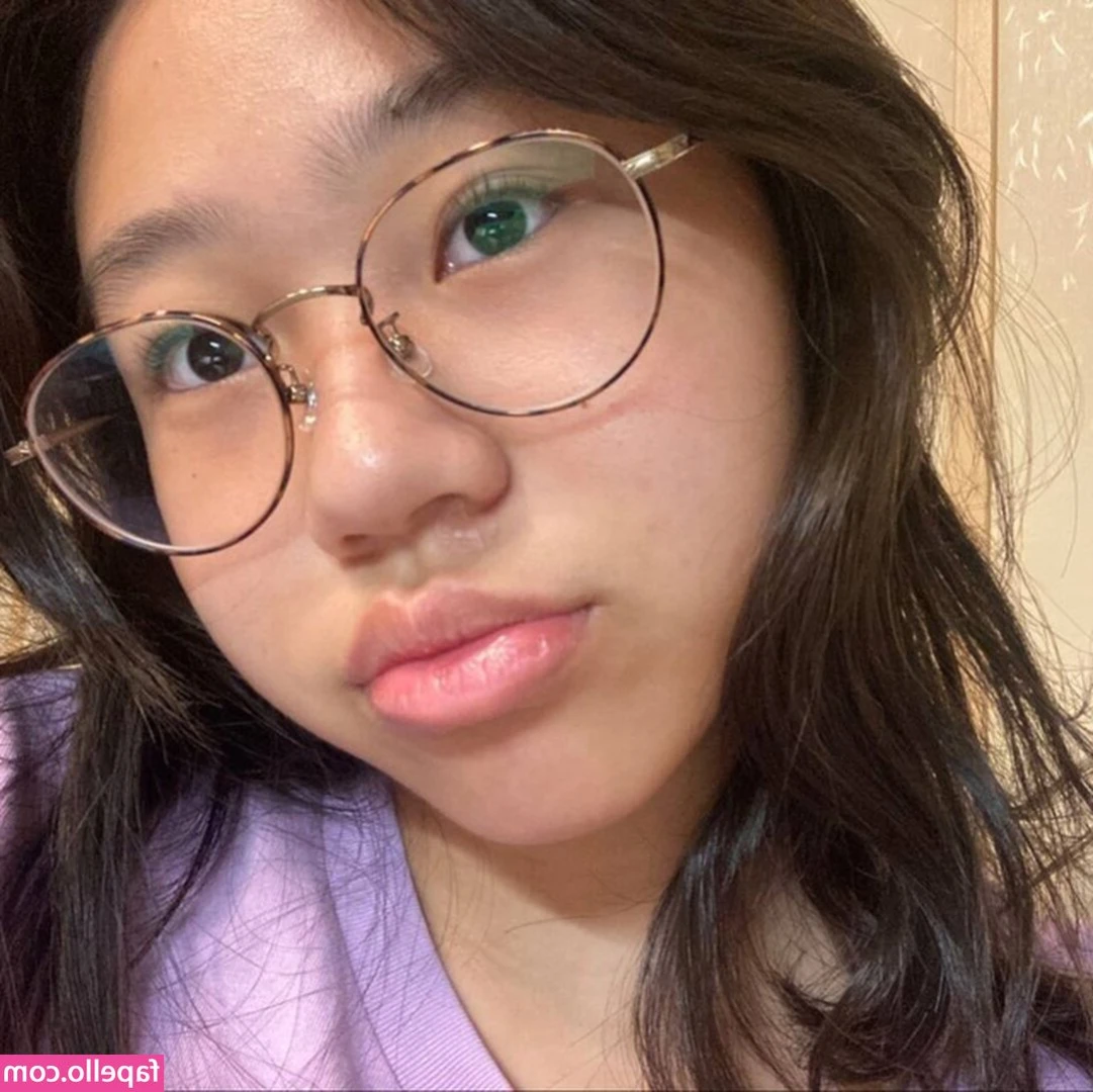 fifi_fionaaa__ [ fifi-fionaaa ] - Who likes my camel toe? 😏