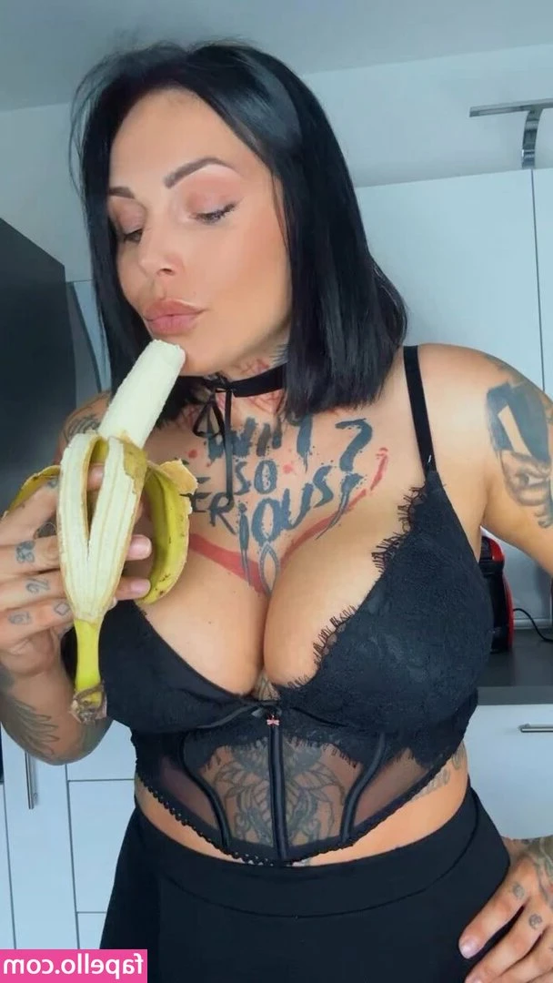 Patrishadevil - God I m so horny today  I need a sub bitch to slap around