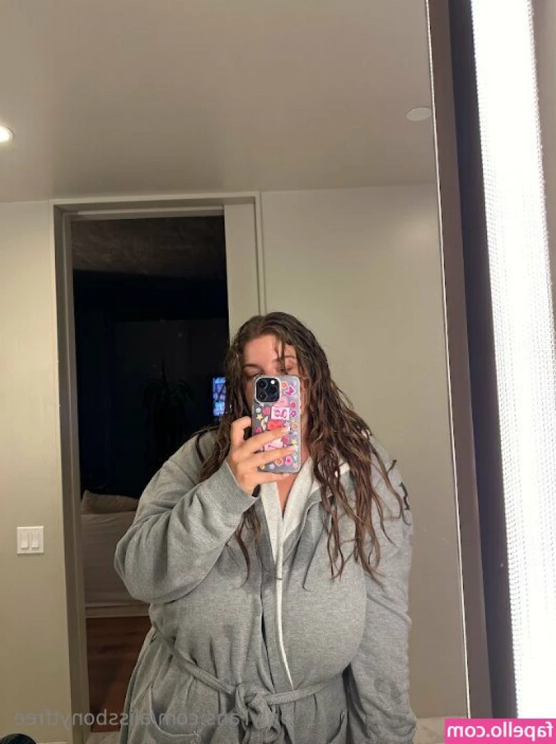 alissbonytfree - A couple more before I head out for the night