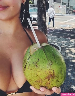 Lunaosantos_23 [ lunaosantos-23 ] - I think I'm tanned enough, but it's like a drug, which is always not