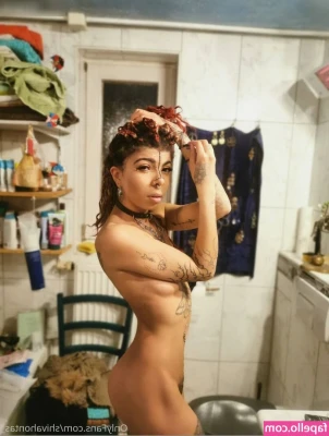shivahontas_ [ shivahontas ] - i'm feeling slutty tonight.. show me ur cock?? 😈