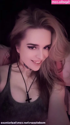 leahsinsxo - Swipe to pull them down