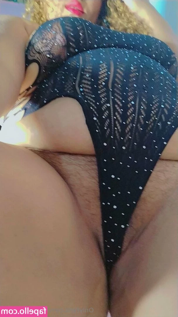 cinnamon_ass [ cinnamon-ass ] - Do you have a better place for me to sit