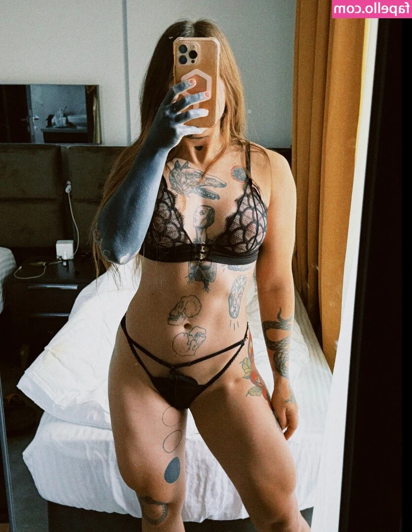 Sofik.fit [ sofik-fit ] - How’s the view? ;) 🍑 @toychloe