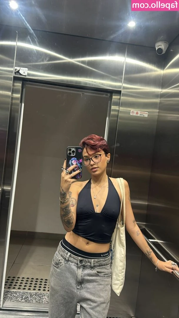 Iasmin Melo [ iasmin-melo ] - My ass looks lonely without your hands on it.