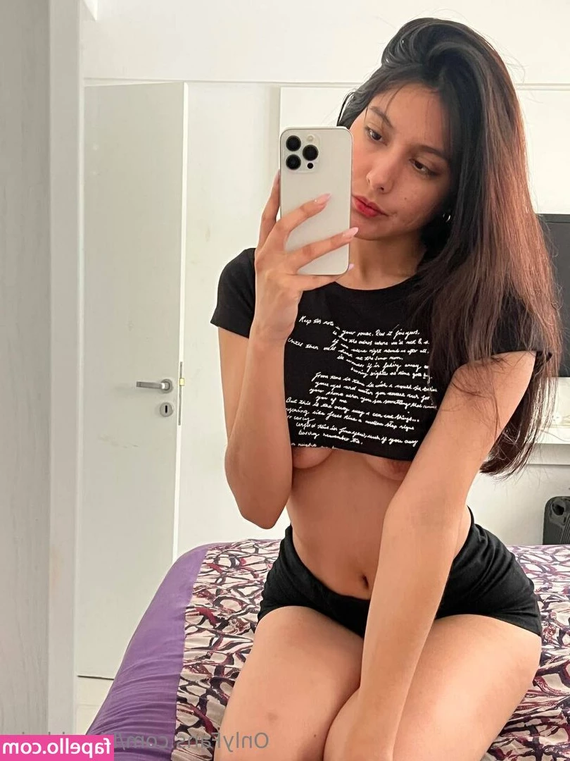 bbygirlmia - Swipe to take off my bra 😉