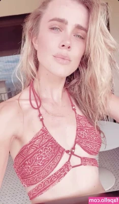 Melissa Roxburgh [ melissa-roxburgh ] - 🍃💨 Happy 420 babes 💨🍃  Check your DMs 🥵
