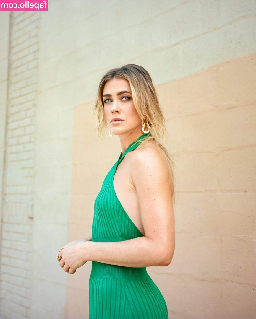 Melissa Roxburgh [ melissa-roxburgh ] - Lounging by the pool today