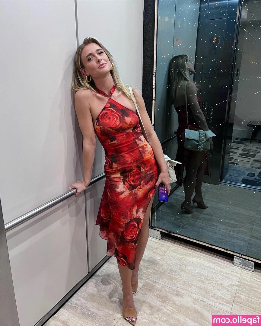 Melissa Roxburgh [ melissa-roxburgh ] - Love a good bath and jerk