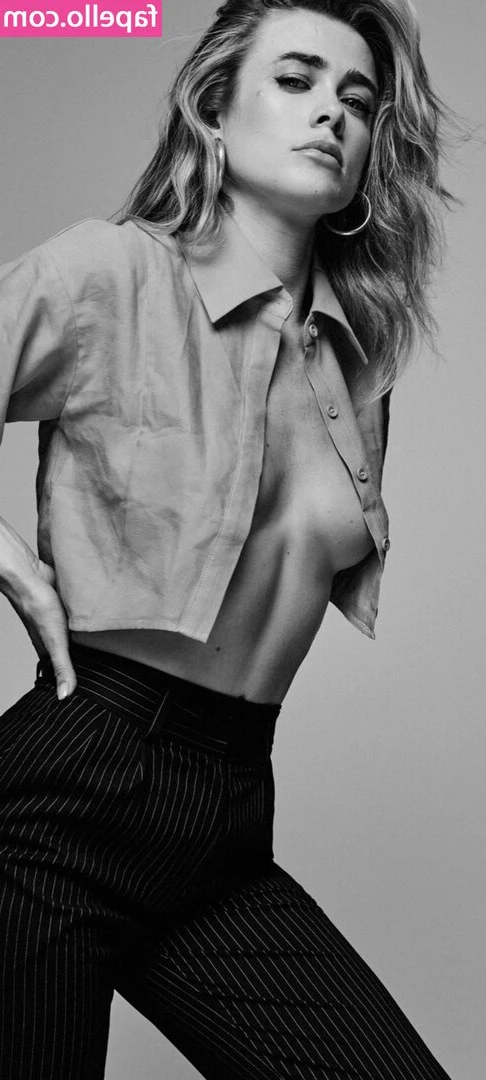 Melissa Roxburgh [ melissa-roxburgh ] - oh  baby  I ve got just the thing for you  Let s explore the wild