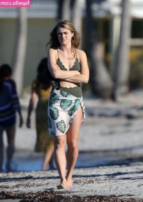 Melissa Roxburgh [ melissa-roxburgh ] - woah check out the vid I just sent out