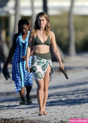 Melissa Roxburgh [ melissa-roxburgh ] - Some early morning, no makeup, cock licking, ball sucking fun