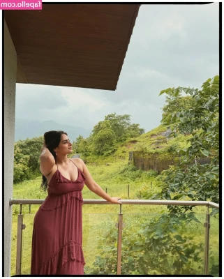 Ayesha Khan [ ayesha-khan ] - Estoy re tetona