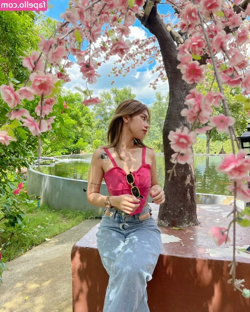ig.mck [ ig-mck ] - I’m 🥂 n horny n I wish my bf was here n I wish some other ppl