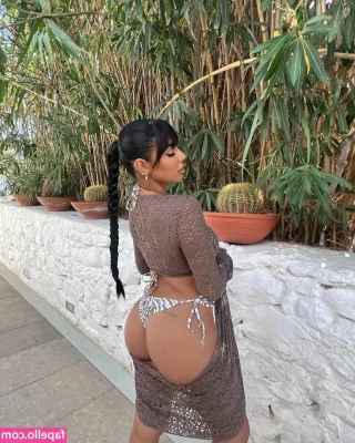 Mandi Vakili [ mandi-vakili ] - Nice long 5 30 min video in your PPV messages  Fucking myself with a