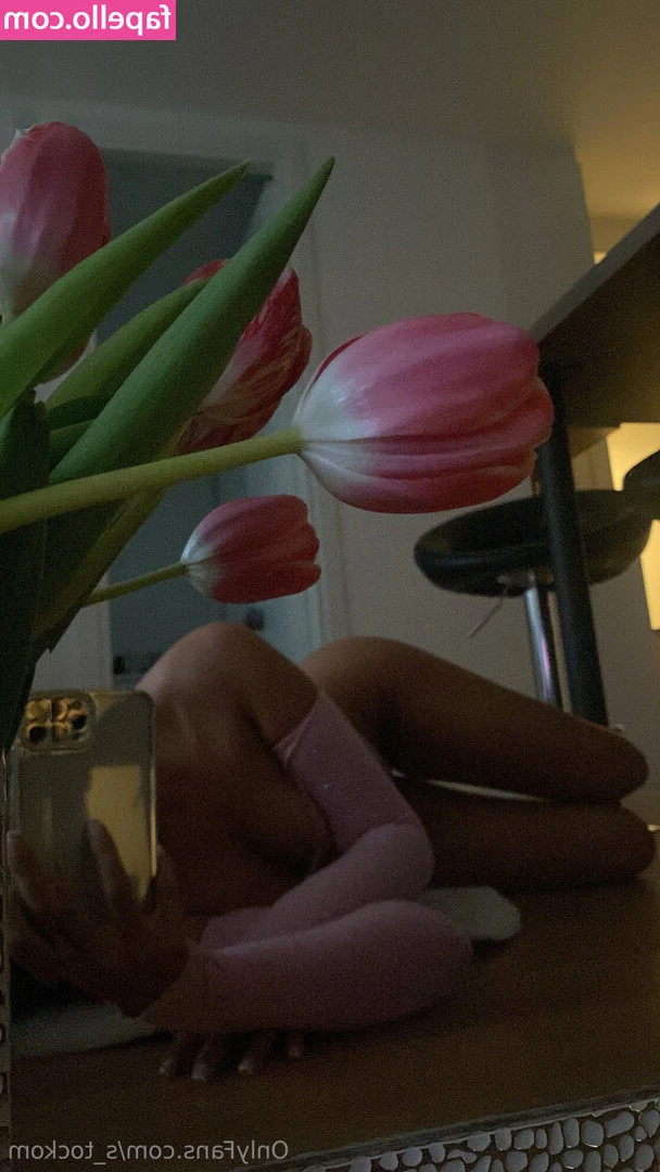 Lea Stocko [ lea-stocko ] - Have you ever wondered how many fingers I can fit inside myself?