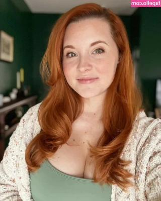 Aureylian - I get ready for the day and paint my lips with my favorite color.