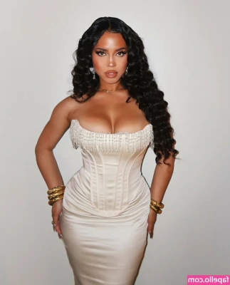 Asia Monet Ray [ asia-monet-ray ] - The more the merrier