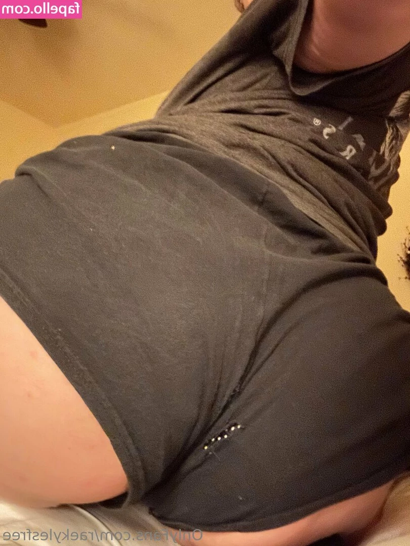 raekylesfree - who wants to see my big   hard cock shoot ropes   Tip  12 and dm  cum