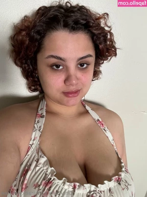 raekylesfree - Look how sore my bull left my pussy. I need you to soothe it with
