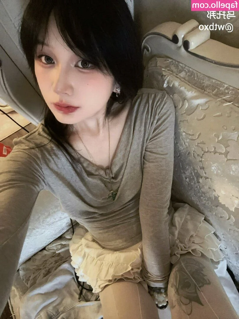 NaNaNa020701 - Goes in so deep  fills my pussy up