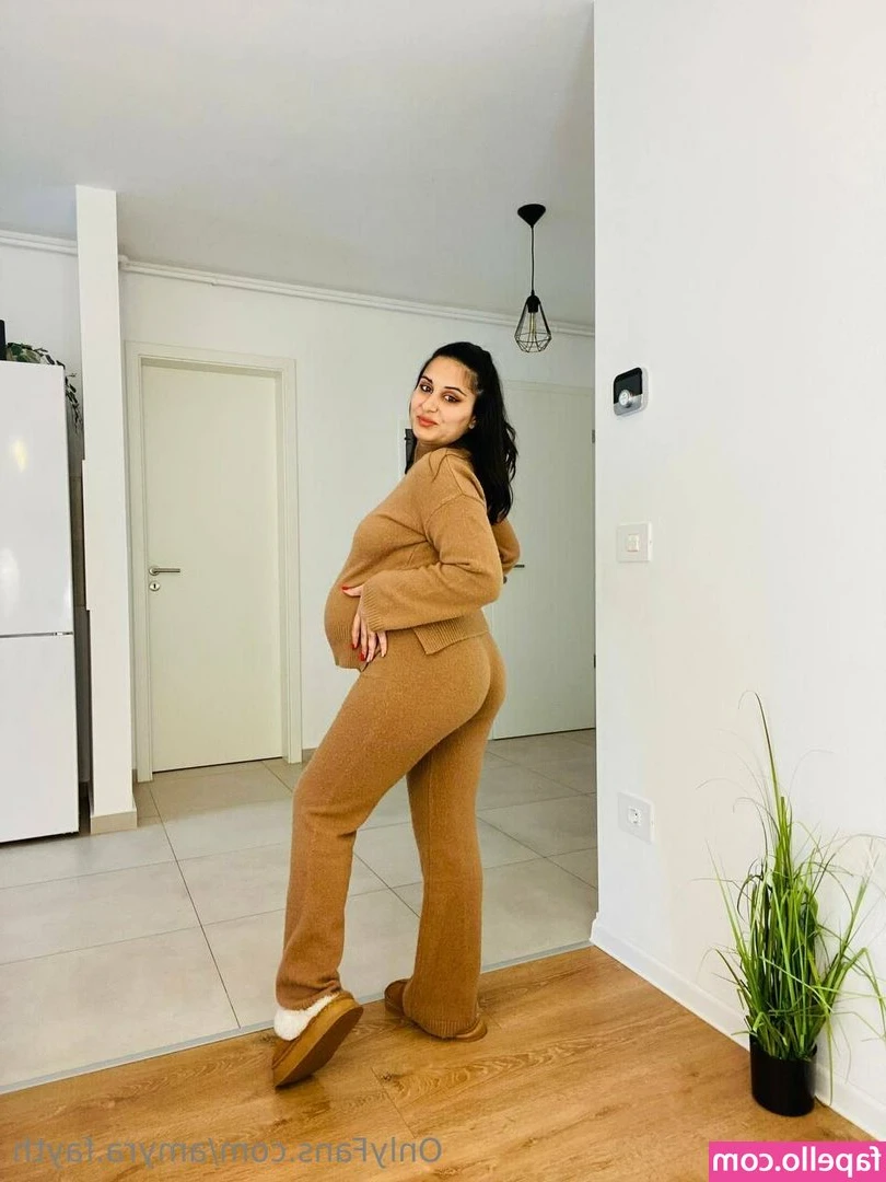 Amyra Fayth [ amyra-fayth ] - You see me like this  What re you gonna do
