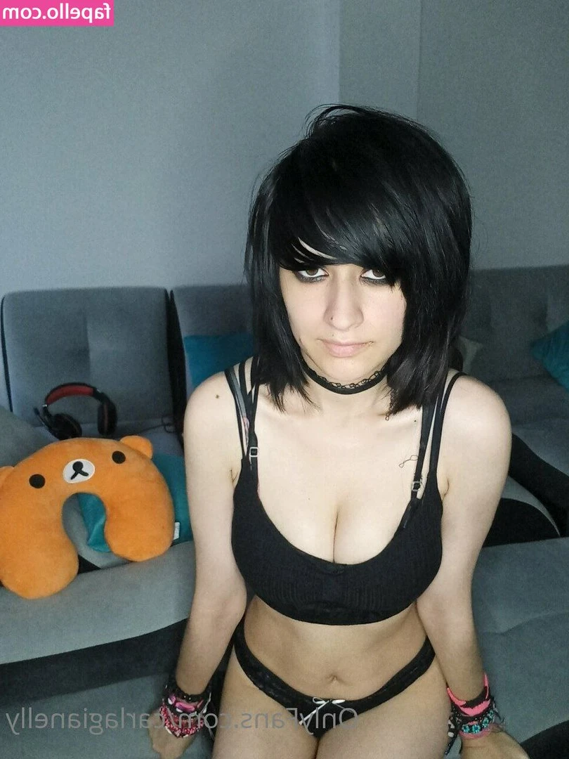 Carla Gianelly [ carla-gianelly ] - My tongue would rather be tasting you instead