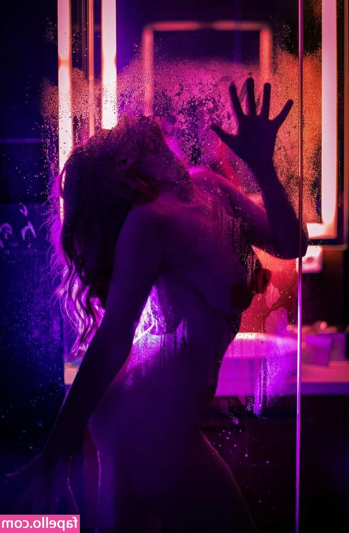Katerina Hot [ katerina-hot ] - wanna have a taste? 🍑
