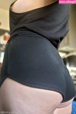 MilkyMilf88 - Let s stay in bed all day