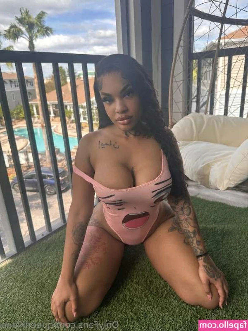 Queen Kiaa [ queen-kiaa ] - Fresh out the shower  wish you could of joined