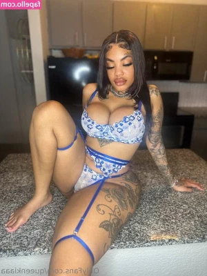 Queen Kiaa [ queen-kiaa ] - i need a cock urgently 🥵