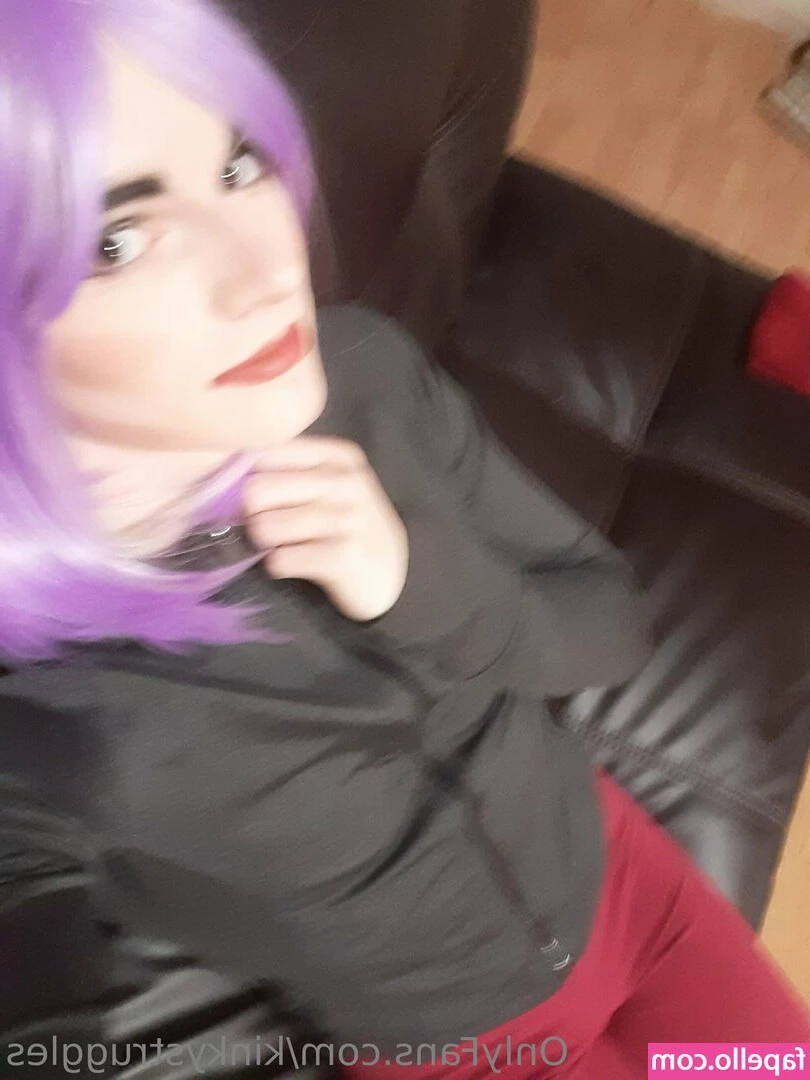 kinkystruggles - Swipe to raise the top