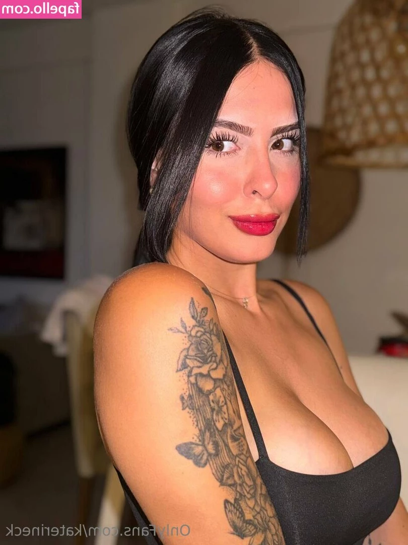 katerineck - Do you want to see my selfies or should I keep my account free from