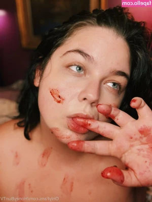 honeybuntv - I’ve never wanted to explore someone’s body as much as I do with