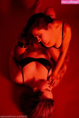 lexxxreyn - Baby lemme pull these panties to the side 😘