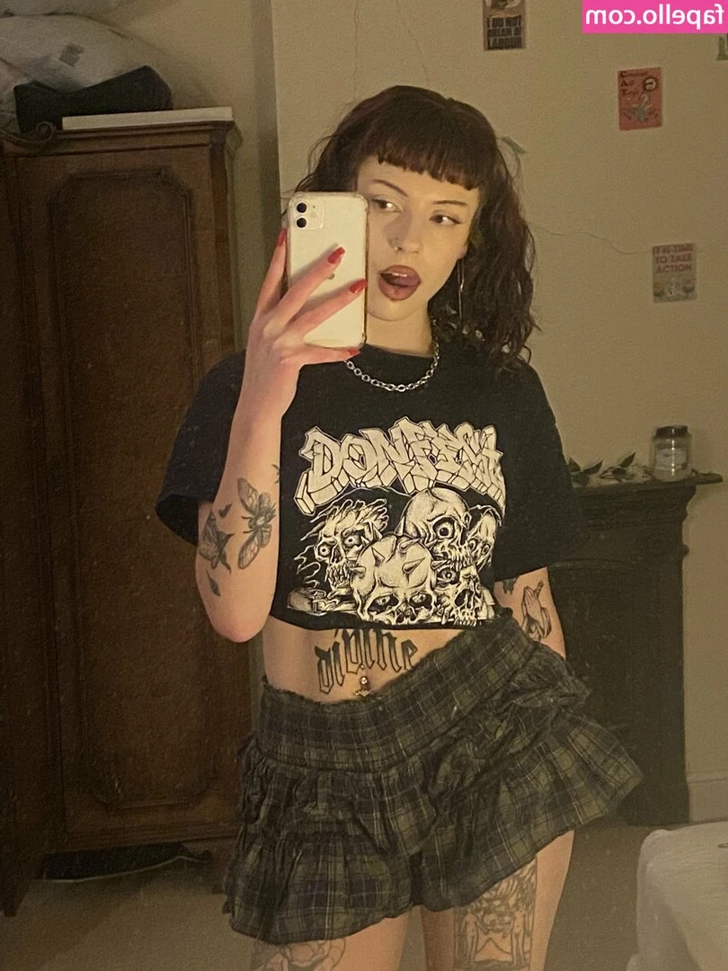 mformorphine - Suck my chest s beak