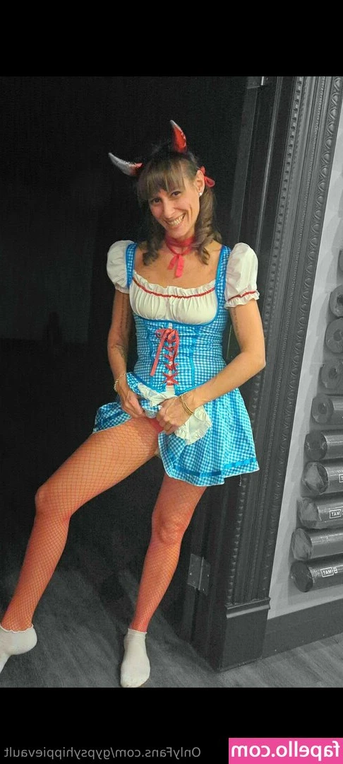 gypsyhippievault - My feet  Your keyholder  Chastity