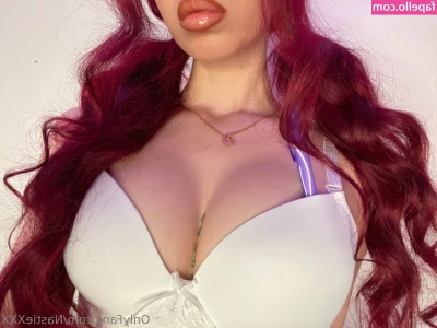 nastiexxx - Mmm love my legs pushed back while i get fucked