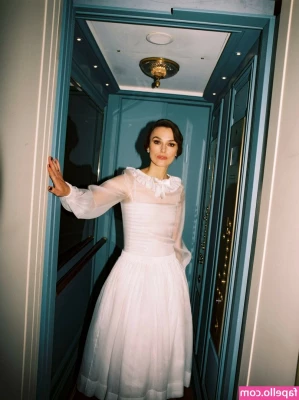 Keira Knightley [ keira-knightley ] - SATURDAY FIGHT NIGHT X SPORTS CARD GET ALL MY BETS FOR ONE PRICE    